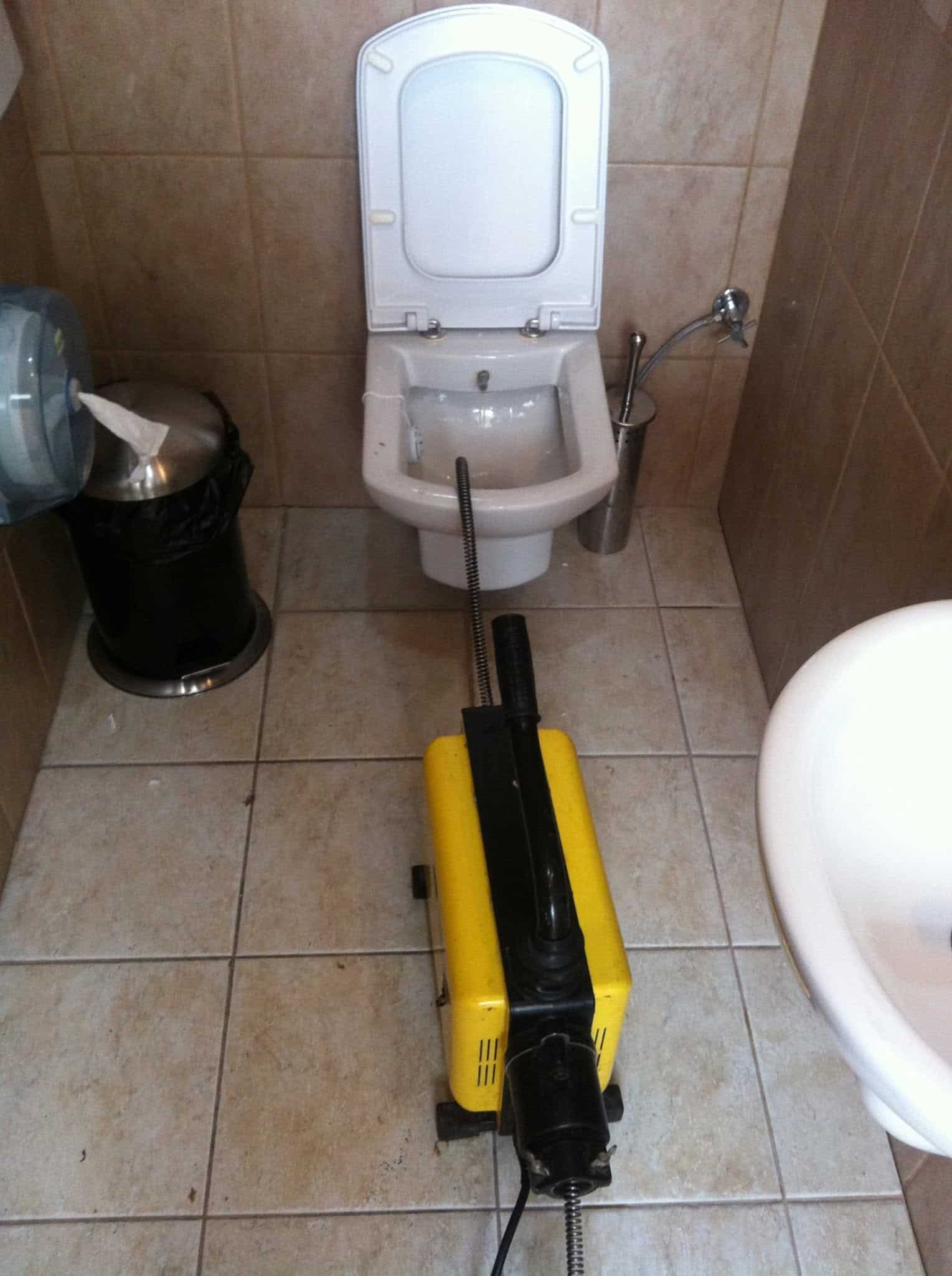 Klozet tıkanıklığı açma makinesi